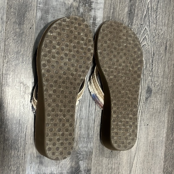 Sanuk Wedge Flipflops - Picture 2 of 5